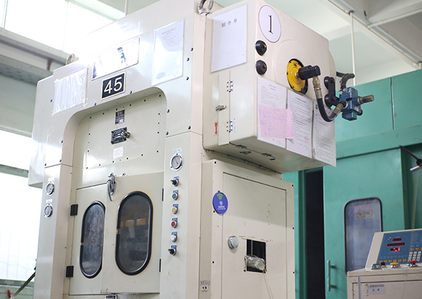 振力龍門45頓沖壓機 振力龍門45頓沖壓機